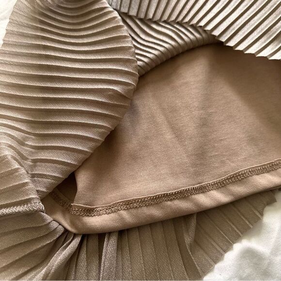 Forever 21 pleated dress for medium size girls - Picture 4 of 9